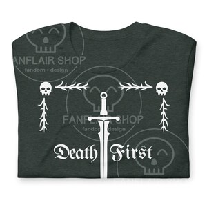 The Locked Tomb // Gideon the Ninth -- Death First to Vultures & Scavengers -- Unisex T-Shirt Bild 7