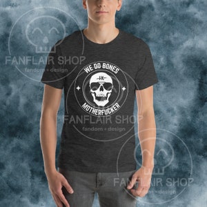The Locked Tomb // Gideon Neuvième -- « We Do Bones » -- T-shirt unisexe