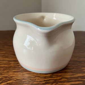 Vintage Pfaltzgraff Aura Pink Round Gravy Boat with Handle - Stoneware - Made in the USA