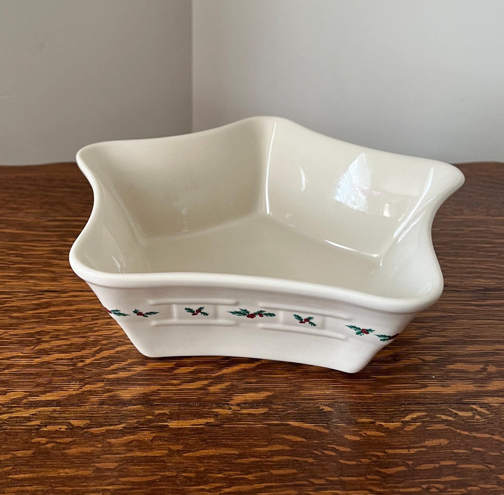 Longaberger Pottery Woven Traditions Traditional Holly Star Dish  display picture 1