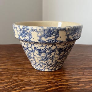 Vintage Robinson Ransbottom Small Mixing Bowl – Blue Spongeware Stoneware – Roseville Ohio Farmhouse Kitchen