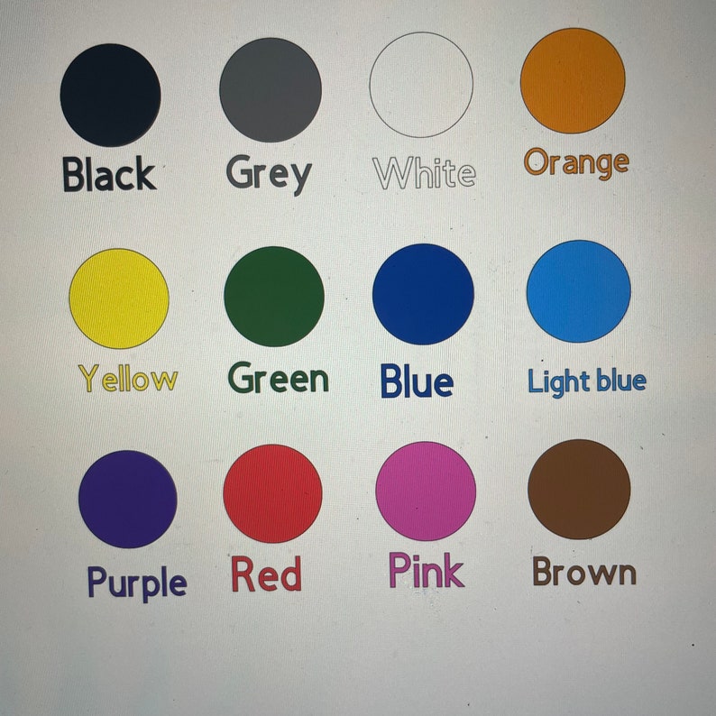 Peut inclure: Un tableau avec 12 cercles de couleur, chacun &eacute;tiquet&eacute; avec un nom de couleur. Les couleurs sont le noir, le gris, le blanc, l'orange, le jaune, le vert, le bleu, le bleu clair, le violet, le rouge, le rose et le marron.