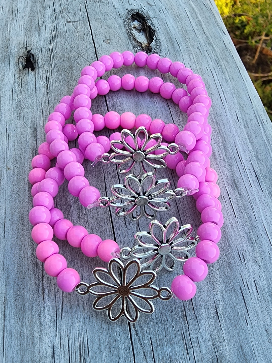 Silver Daisy Flower Charm Stretch Bracelet With Orchid Pink Glass Beads