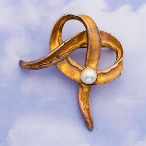 Vintage Pretzel Bow Brooch - S27