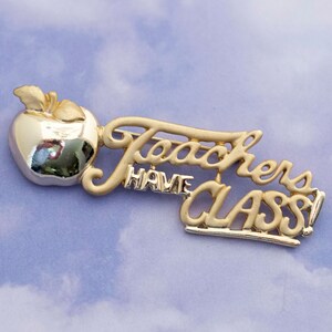 Broche de manzana Vintage Edwardian Signed Gold Tone de AJC - S16