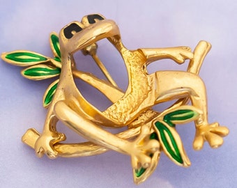 Vintage Mid-Century Gold Tone Frog On Twig Brooch - S14