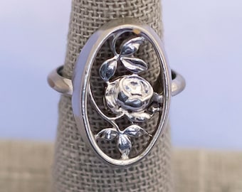Vintage Art Nouveau Floral Silver Tone Ring by Avon Size 7 - S2