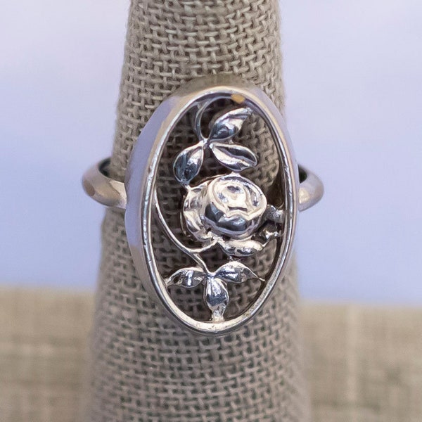 Vintage Art Nouveau Floral Silver Tone Ring by Avon Size 7 - S2