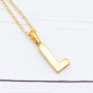 Colar vintage com pingente de letra L e elo de corrente em tom dourado - S33