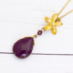 18 inch, Vintage Amethyst Purple Teardrop Bead Gold Tone Floral Necklace - S30