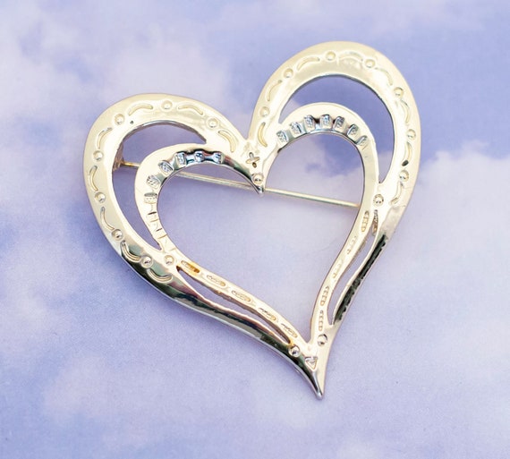 Vintage Gold Tone Double Heart Brooch - S27 - image 1