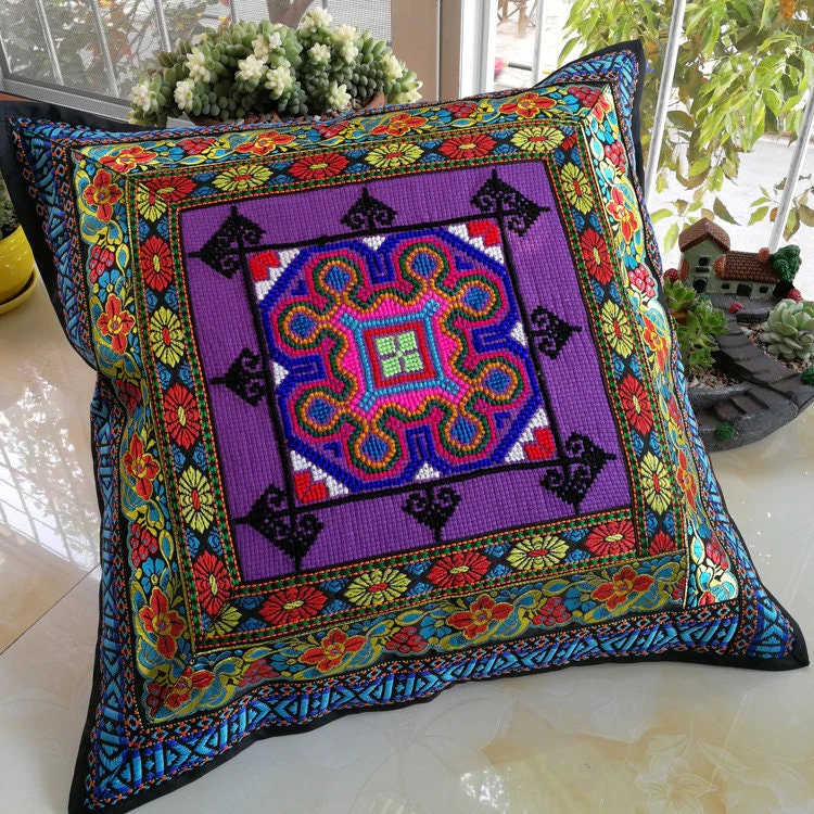 Vintage Ethnic Cushioned Dining Cushion Features Fabric Hand-Embroidered Sofa Cushion