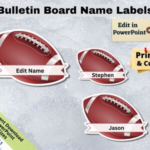 Könnte beinhalten: Satz mit drei druckbaren Namensschildern in Form eines Fußballs für ein schwarzes Brett. Die Schilder sind in PowerPoint bearbeitbar und zeigen einen braunen Fußball mit weißen Schnürsenkeln und einem weißen Banner unten für den Namen. Die Texte "Edit Name", "Stephen" und "Jason" sind auf den Schildern zu sehen.