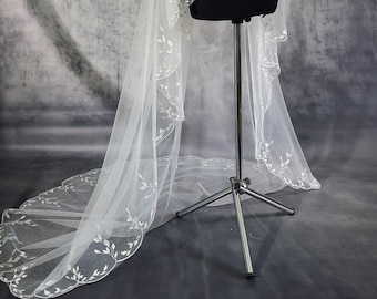 Sparkling veil with glitter embroidered with leaves along the edge in two tiers long ivory veil