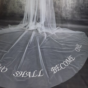 Velo de novia elegante con bordado personalizado: hazlo verdaderamente tuyo con texto personal