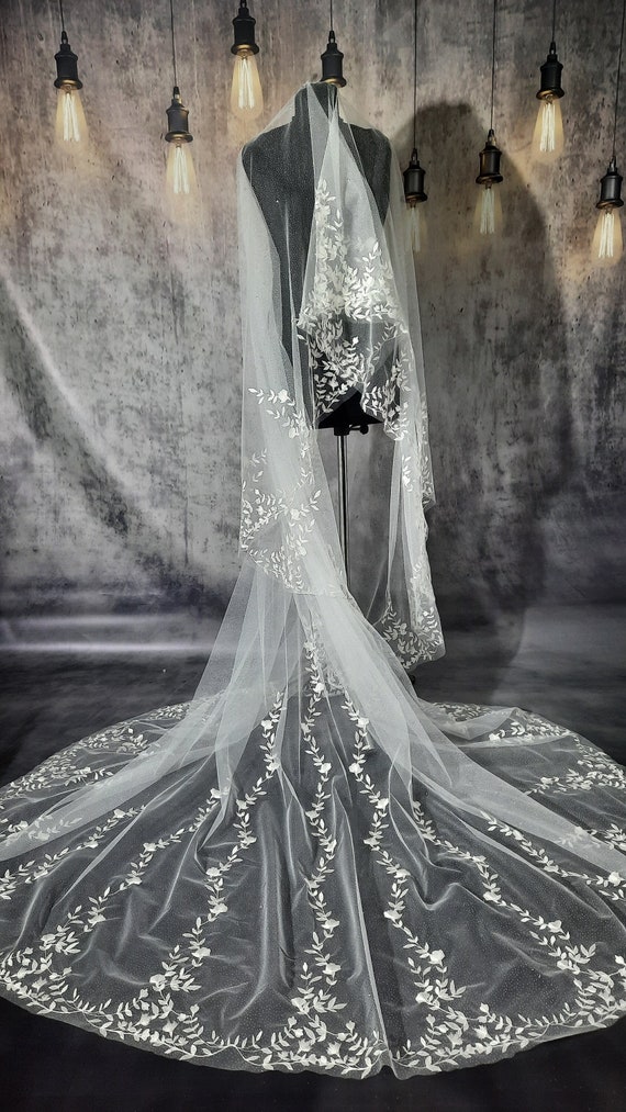 Sparkling veil with glitter embroidered with leaves along the edge in two tiers long ivory veil