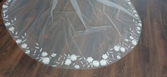 Wedding veil, Romantic veil, One-Tier Veil with Delicate Floral Embroidery - Perfect for the Modern Bride