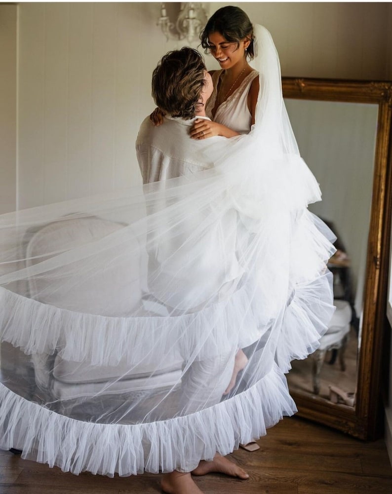 Veil ruffles and blush, two-tiered veil with ruffles along the edge of a veil made of soft tulle, a trend of 2024 image 2