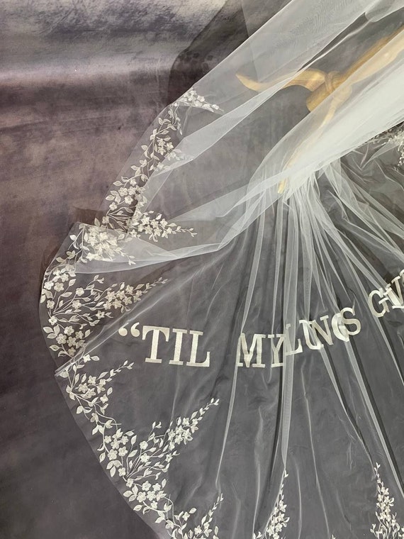 Bridal veil with personalized text, veil with floral lace embroidery on the train