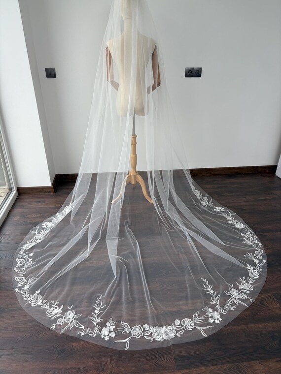 Rose Embroidered Wedding Veil: Soft Tulle Bridal Veil With  display picture 1