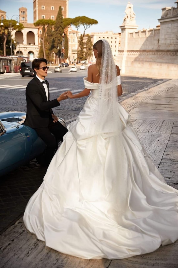 Pearl veil, Cathedral veil pearl,  Fingertip Veil, Ivory white Wedding, one Tire Veil, Simple Single layer Veil with pearls