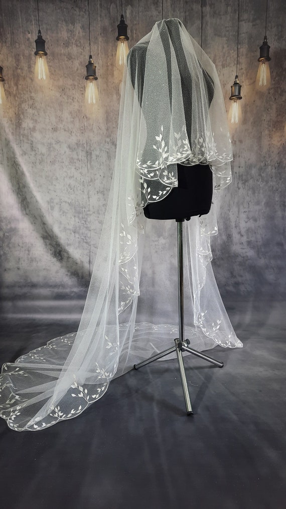 Sparkling veil with glitter embroidered with leaves along the edge in two tiers long ivory veil