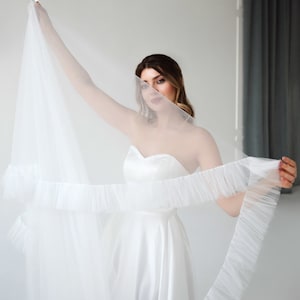 Wedding veil. Chic Two-Tier Veil with Ruffles - 4 inches, Easy to Style, Comb Attached, Romantic Veil with Ruffled Layers