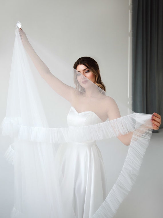 Wedding veil. Chic Two-Tier Veil with Ruffles - 4 inches, Easy to Style, Comb Attached, Romantic Veil with Ruffled Layers