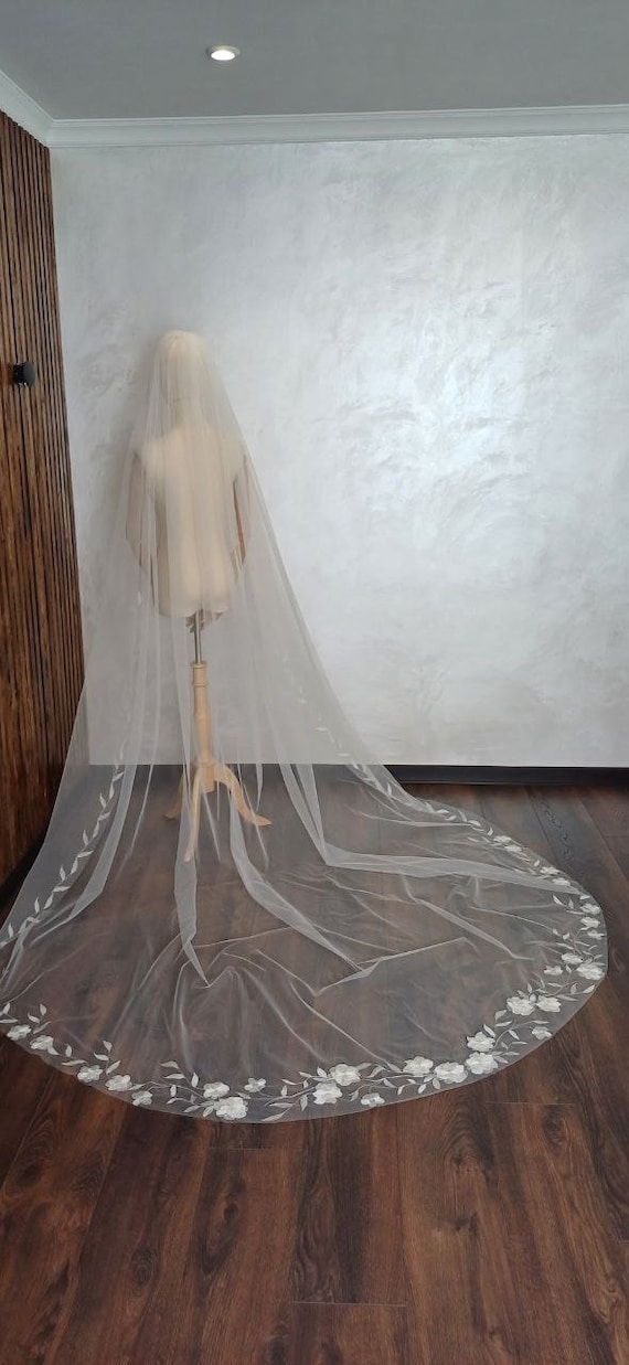 Romantic One-Tier Veil with Delicate Floral Embroidery - Perfect for the Modern Bride