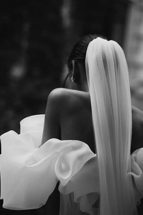 Classic veil,  sheer veil, veil on a comb in one or two layers, always a classic fashion veil