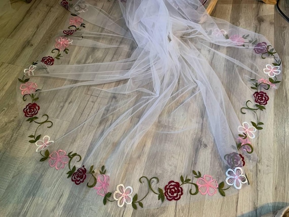 Elegant Wedding Veil with Embroidered Flowers and Green Leaves,  Bridal Veil with Floral Embroidery and Metal Comb Two-Tier| One Tier