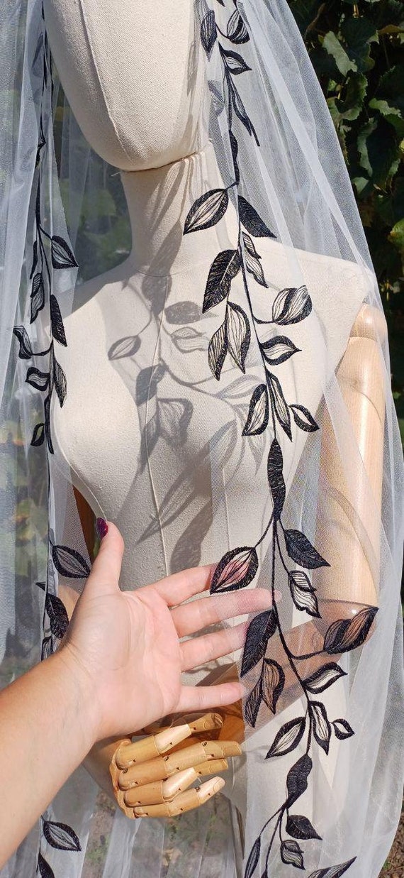 Black veil. Wedding veil black, embroidery of leaves in one tier, attached to a comb