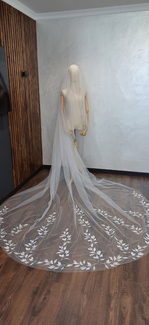 Exquisite Veil with Leaf Embroidery, Pearl Accents, and Face Veiling Tier