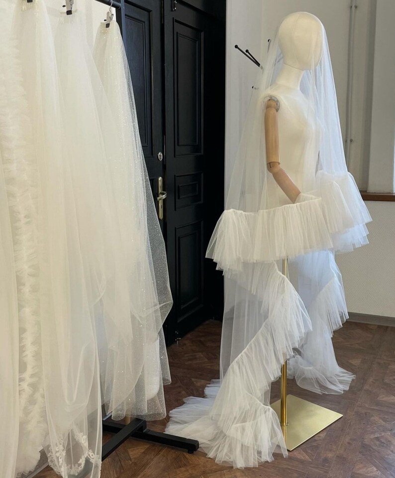 Ruffles wedding Veil and blush, two-tiered veil with ruffles along the edge of a veil made of soft tulle, a trend of 2024 image 4