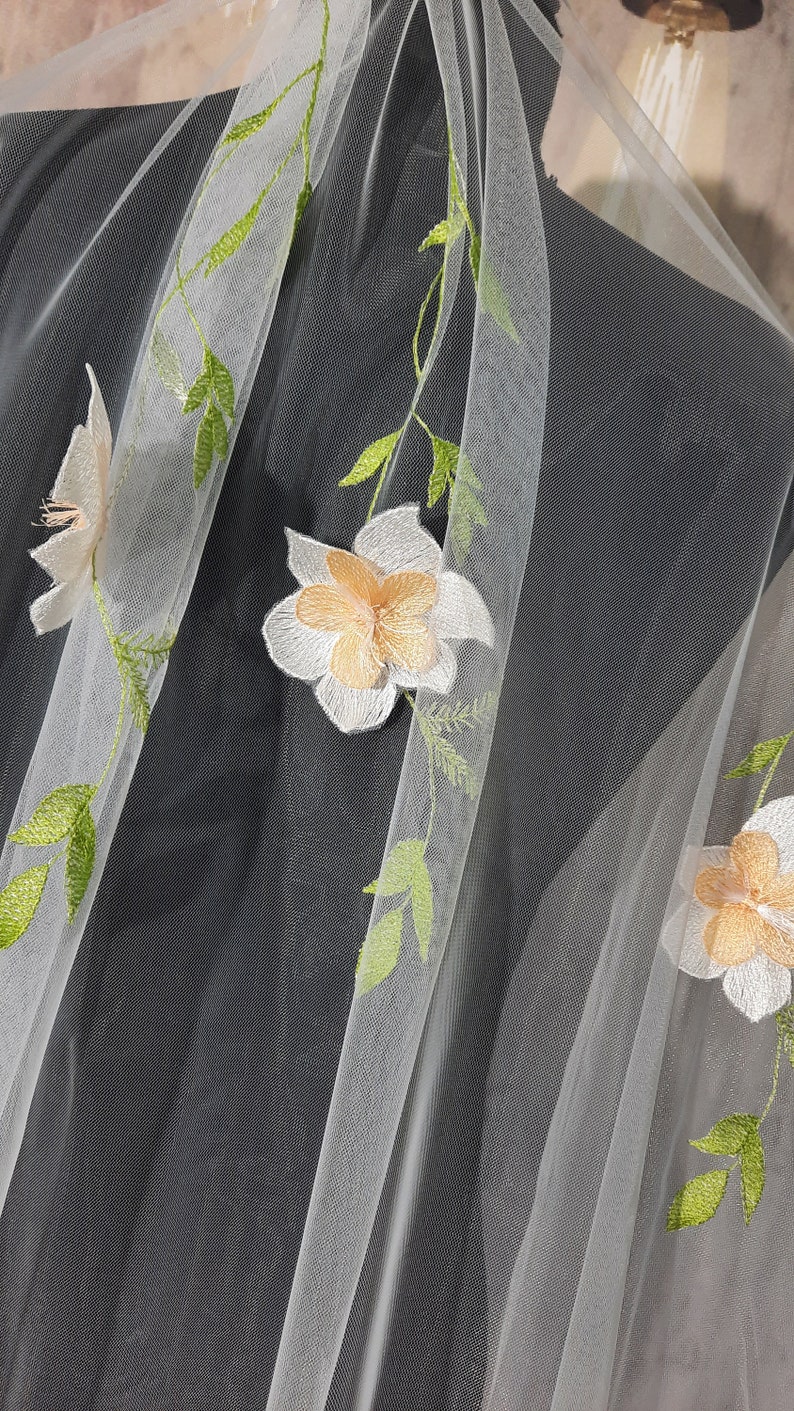 Farbiger Blumen Schleier, einstufig, in Lemon oder Pfirsich Stil, langer Schleier mit Blumenstickerei in der Farbe Bild 9