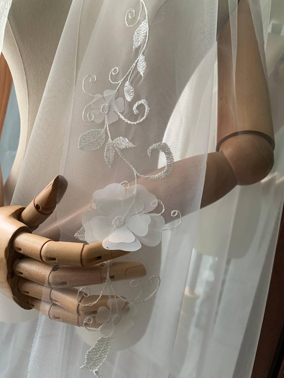 Lace wedding veil 3d flowers, Wedding veil Embroidered Floral, Veil with Stunning Fabric Flowers