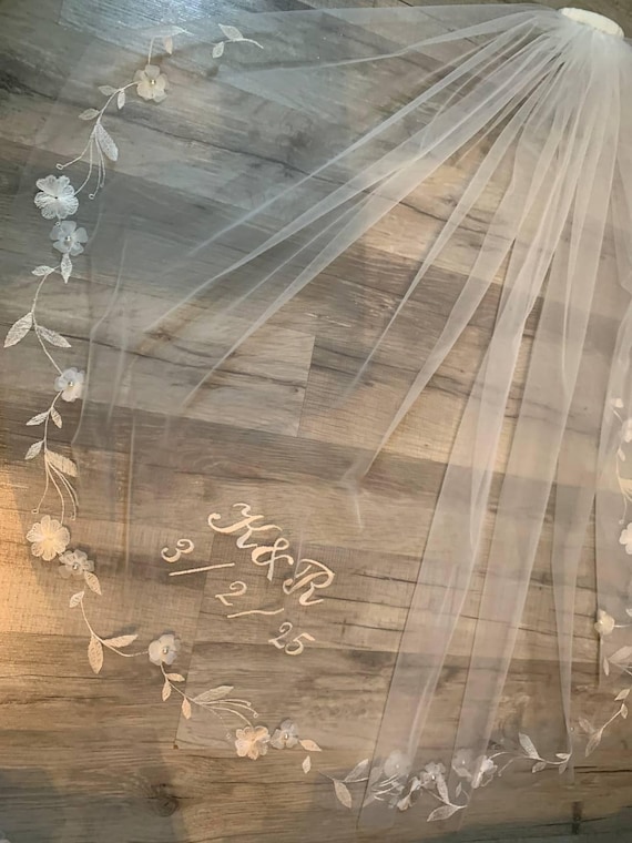 Handcrafted Veil with Delicate Flowers+text, Veil Pearls, and Exquisite Embroidery - Perfect for a Dreamy Wedding Look