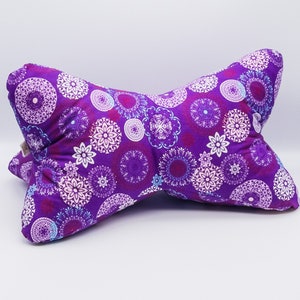 Washable reading pillow with mandala pattern – ergonomic reading pillow, ideal as a neck support pillow or gift for book lovers