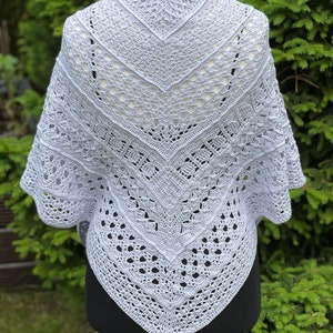 Crochet shawl Sekamelska crocheted triangular shawl in light blue image 3