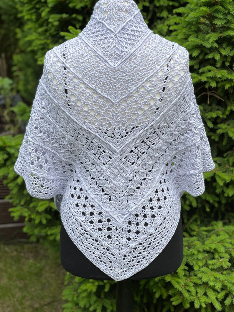 Crochet shawl Sekamelska crocheted triangular shawl in light blue image 3