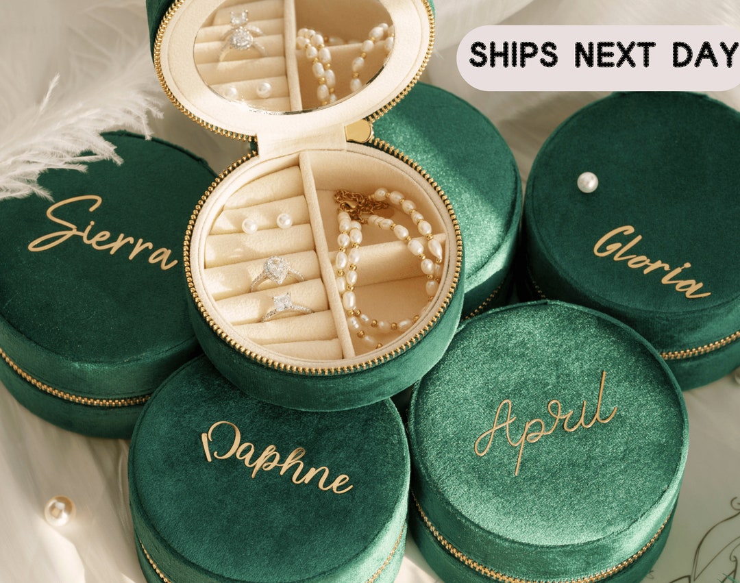 Personalized Round Travel Jewelry Case, Wedding Favor, Custom Bridesmaid Gifts Girls 18th