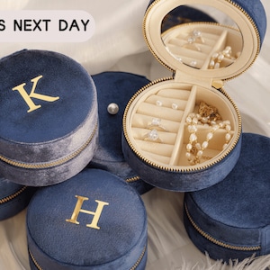 Étui à bijoux de voyage en velours avec nom personnalisé, boîte à bijoux personnalisée, cadeaux de demoiselle d'honneur personnalisés, cadeau d'anniversaire, cadeau de fête des mères