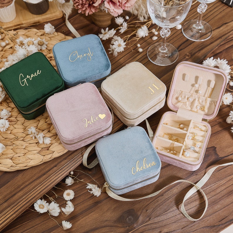 Personalized Jewelry Box Wedding Favors Custom Name Velvet Travel Jewelry Case Personalized Bridesmaid Bridesmaid Gift Birthday Gift zdjęcie 2