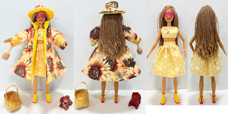 Puede incluir: Mu&ntilde;eca con un atuendo amarillo con abrigo, sombrero y falda con estampado de girasoles. La mu&ntilde;eca lleva gafas de sol rosas y botas amarillas. Accesorios: cesta, cuchara de miel y figurita de oso.
