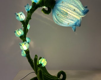 Handgjord Suzuran-bordslampa med blommotiv: Blommig nattlampa