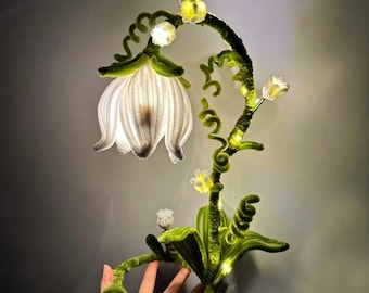 Abajur de mesa exclusivo em crochê com formato de lírio de fada, luz de leitura flexível em formato de flor.