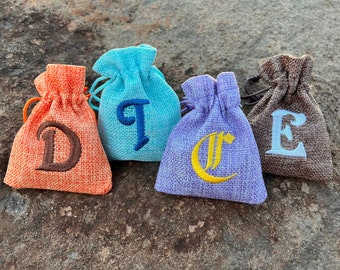 Custom Embroidered DnD Jute Dice Bag, Personalised D&D Dice Pouch, Dungeons and Dragons, Game Wedding Favor, Geek Gift, Custom Name Bag