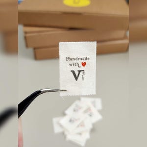 15 Stück 1,5 cm Custom Design Stoff Kleidung Etiketten Design mit Ihrem Text oder Logo Natürlich Bio-Label Kleidung Label Tag Natürliche Tag