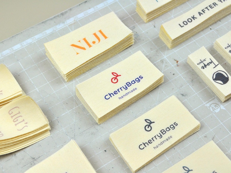 a bunch of small business cards sitting on top of a table
