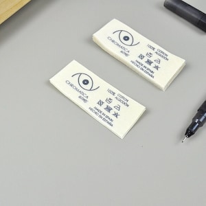 100 stücke Bio, Handgemacht mit Liebe Label Benutzerdefinierte Design Stoff Kleidung Etiketten Design mit Ihrem Text oder Logo Natürlicher Direkter farbendruck